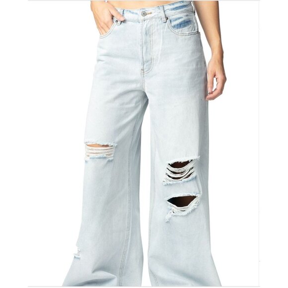 NEW‎ Almost Famous Juniors' Baggy Ripped Wide-Leg Jeans Light Wash Size 3 Denim - Picture 1 of 7